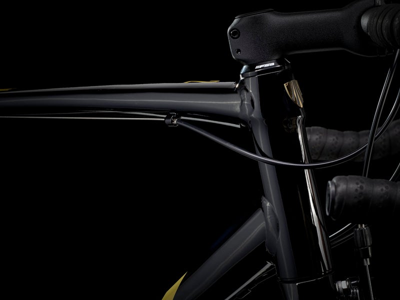 Trek Domane AL 2 maantiepy&ouml;r&auml;