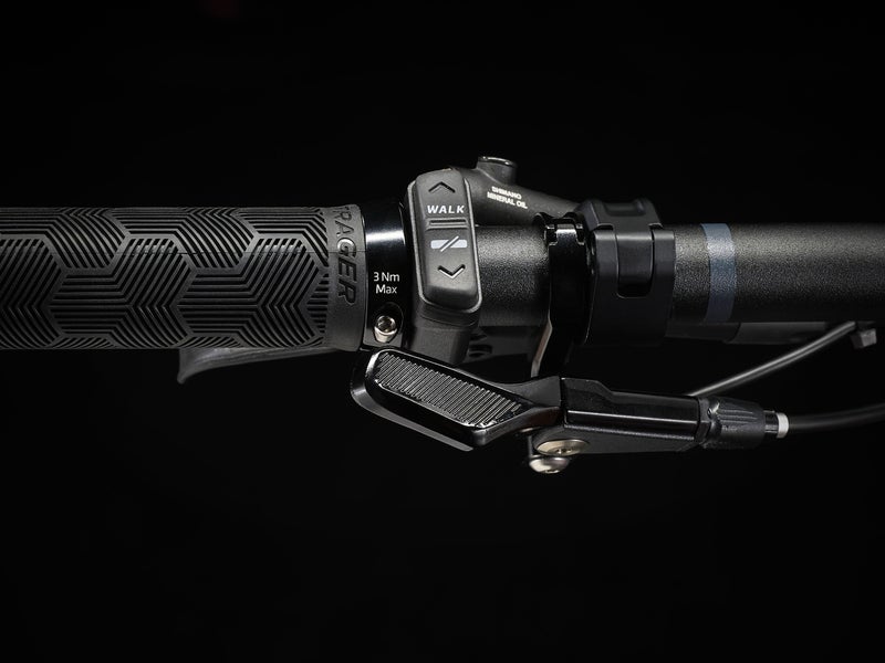 Trek Fuel EXe 8 XT t&auml;ysjousto s&auml;hk&ouml;maastopy&ouml;r&auml;