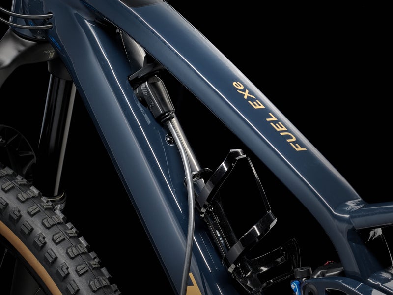 Trek Fuel EXe 8 XT t&auml;ysjousto s&auml;hk&ouml;maastopy&ouml;r&auml;