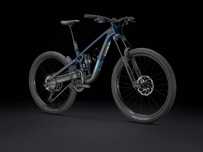 Trek Slash 8 Gen 6 t&auml;ysjousto maastopy&ouml;r&auml;
