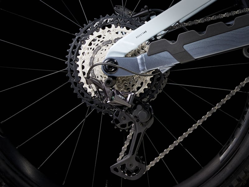 Trek Slash 8 Gen 6 t&auml;ysjousto maastopy&ouml;r&auml;