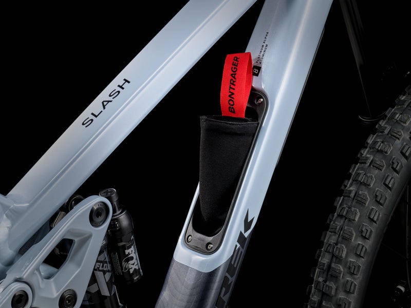 Trek Slash 8 Gen 6 t&auml;ysjousto maastopy&ouml;r&auml;