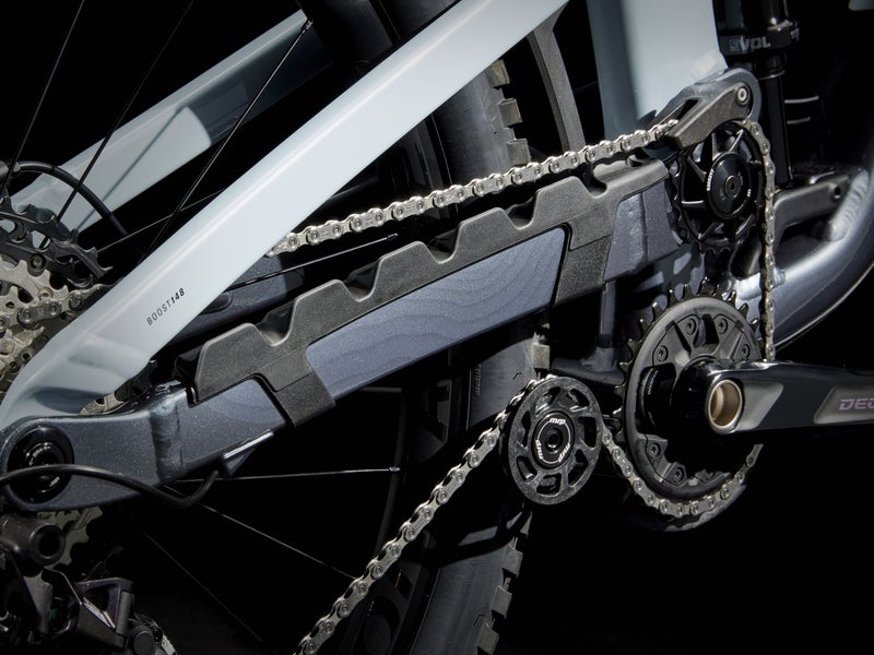 Trek Slash 8 Gen 6 t&auml;ysjousto maastopy&ouml;r&auml;