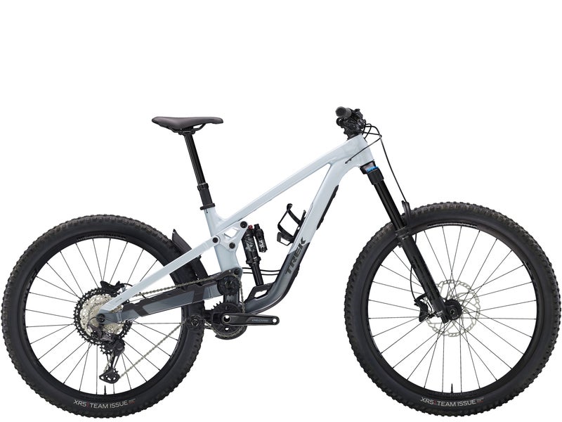 Trek Slash 8 Gen 6 t&auml;ysjousto maastopy&ouml;r&auml;