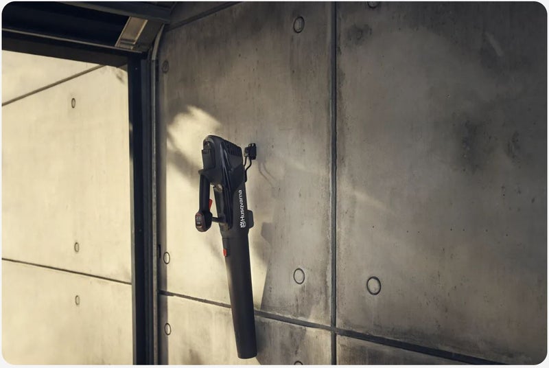 Husqvarna ASPIRE B8X-P4A PUHALLIN, mukana akku ja laturi