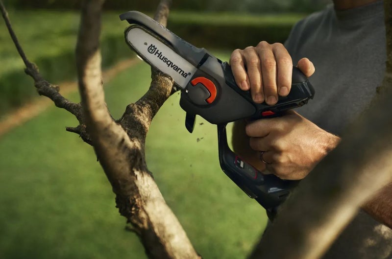 Husqvarna ASPIRE P5-P4A PUUTARHASAHA , mukana akku ja laturi