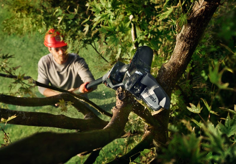 Husqvarna ASPIRE PE5-P4A PUUTARHASAHA + JATKOVARSI, mukana akku ja laturi