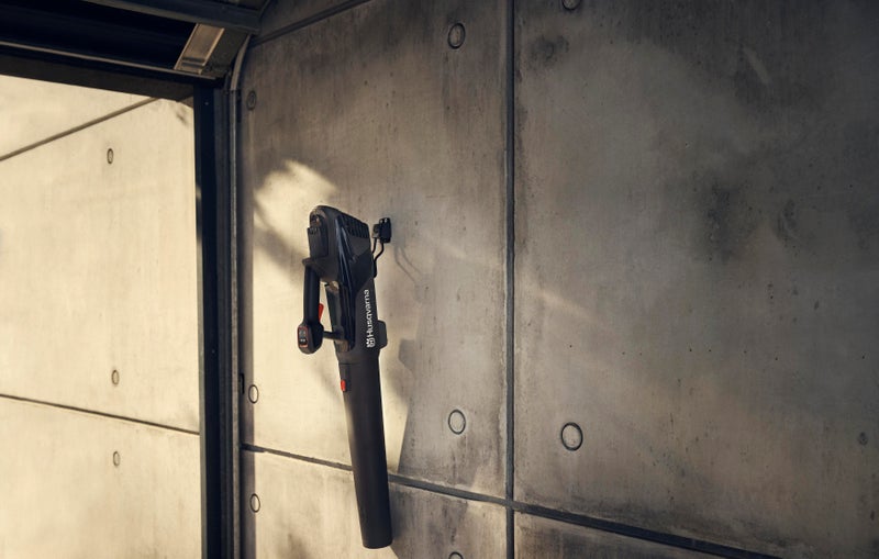 Husqvarna ASPIRE B8X-P4A PUHALLIN, mukana akku ja laturi